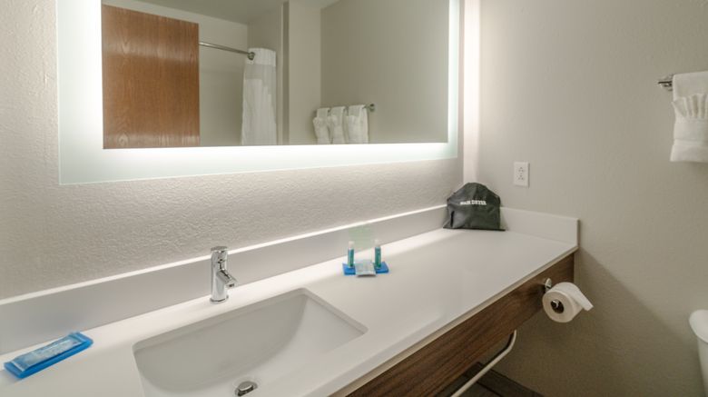 <b>Holiday Inn Express Elkins Room</b>. Images powered by <a href="https://www.leonardoworldwide.com/" title="Leonardo Worldwide" target="_blank">Leonardo</a>.