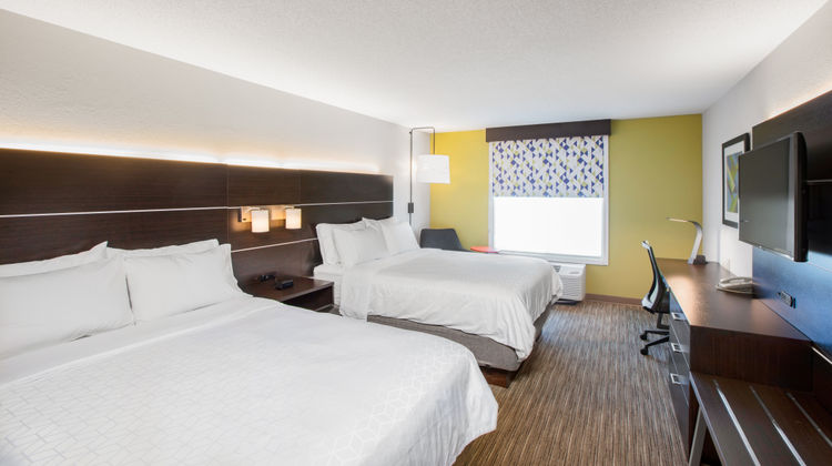 Holiday Inn Express & Suites Altoona Room