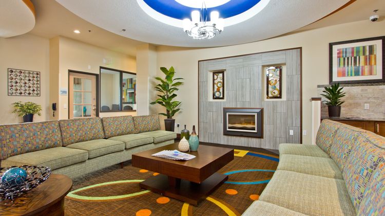 Holiday Inn Express & Sts Denver East Lobby