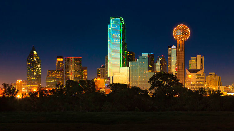 Crowne Plaza Dallas Market Center Exterior
