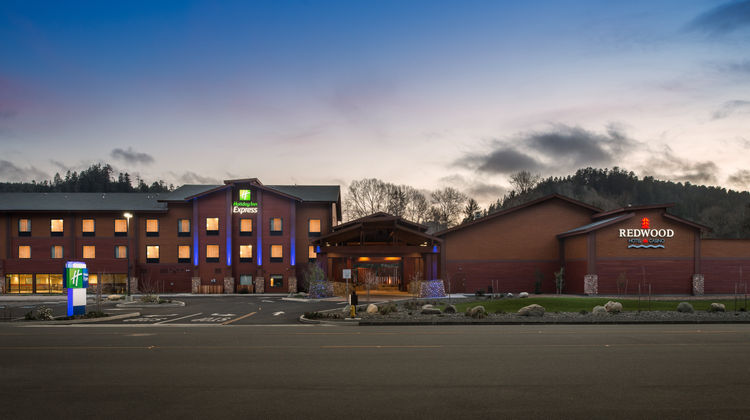 Holiday Inn Express Redwood Natl Park Exterior