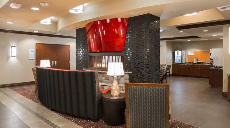 Holiday Inn Express Redwood Natl Park Lobby