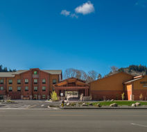 Holiday Inn Express Redwood Natl Park Exterior