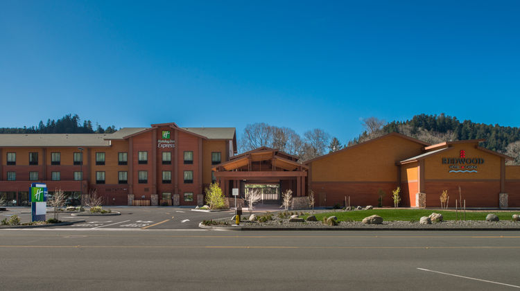 Holiday Inn Express Redwood Natl Park Exterior