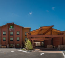 Holiday Inn Express Redwood Natl Park Exterior