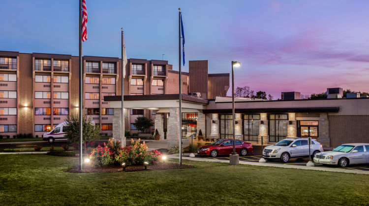 Crowne Plaza Milwaukee South Exterior