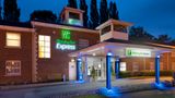 Holiday Inn Express Leeds East Exterior