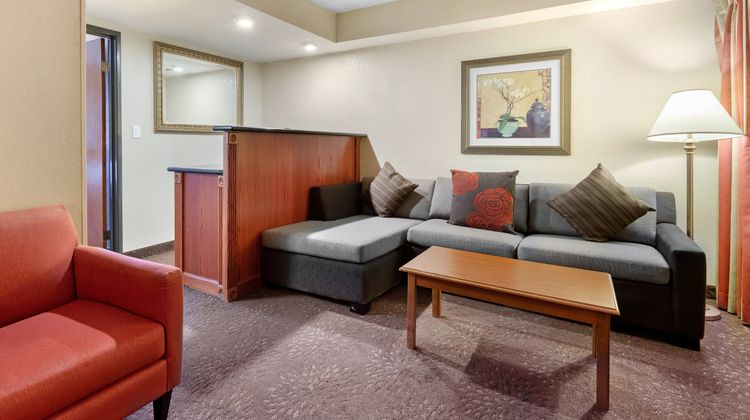 Holiday Inn Express Downers Grove Suite
