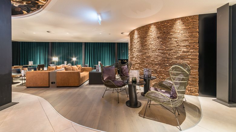<b>Porto Royal Bridges Hotel Lobby</b>. Images powered by <a href="https://www.leonardoworldwide.com/" title="Leonardo Worldwide" target="_blank">Leonardo</a>.