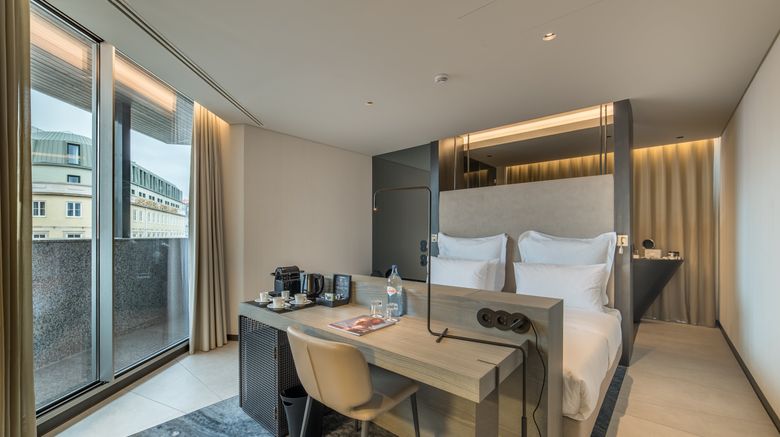 <b>Porto Royal Bridges Hotel Room</b>. Images powered by <a href="https://www.leonardoworldwide.com/" title="Leonardo Worldwide" target="_blank">Leonardo</a>.