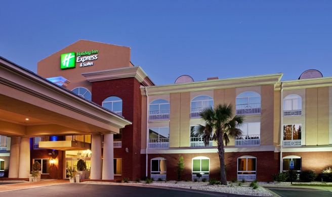 Holiday Inn Express Hotel & Suites Exterior