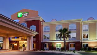 Holiday Inn Express Hotel & Suites