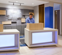 Holiday Inn Express & Suites Downtown Lobby
