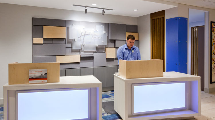 Holiday Inn Express & Suites Downtown Lobby