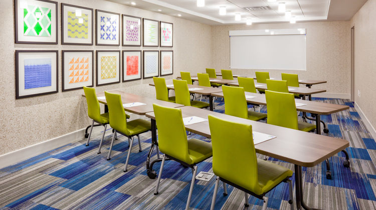 Holiday Inn Express & Suites Downtown Meeting