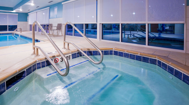 Holiday Inn Express & Suites Downtown Pool