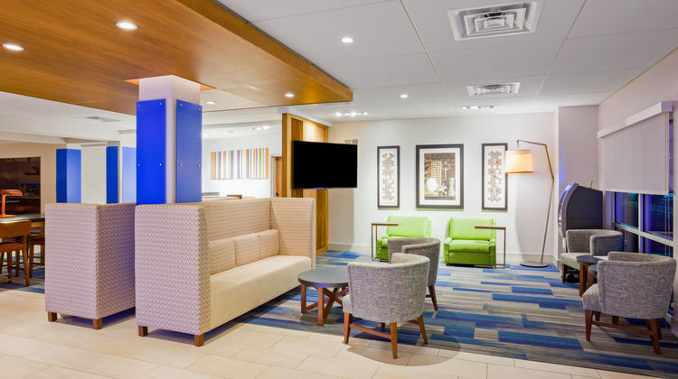 Holiday Inn Express & Suites Downtown Lobby