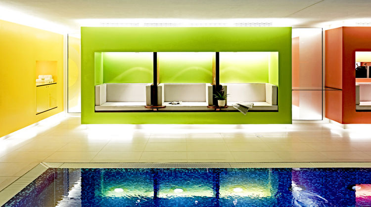 SIDE Design Hotel Hamburg Pool