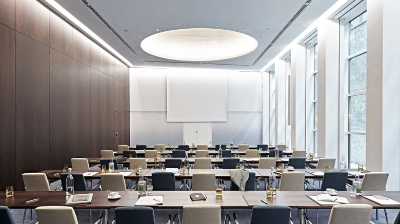 <b>SIDE Design Hotel Hamburg Meeting</b>. Images powered by <a href="https://www.leonardoworldwide.com/" title="Leonardo Worldwide" target="_blank">Leonardo</a>.