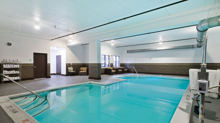 Holiday Inn Harrisburg East Pool