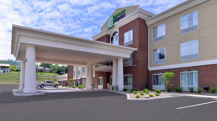 Holiday Inn Express & Suites Exterior