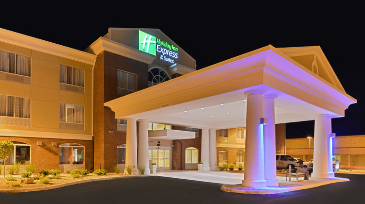 Holiday Inn Express & Suites Exterior