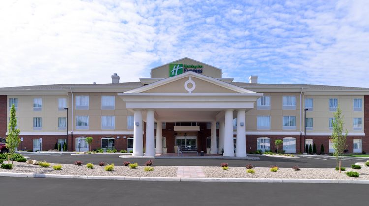 Holiday Inn Express & Suites Exterior