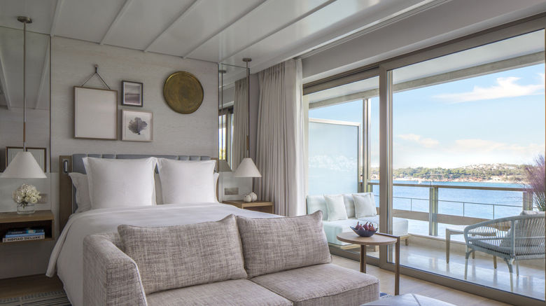 <b>Four Seasons Astir Palace Hotel Room</b>. Images powered by <a href="https://www.leonardoworldwide.com/" title="Leonardo Worldwide" target="_blank">Leonardo</a>.
