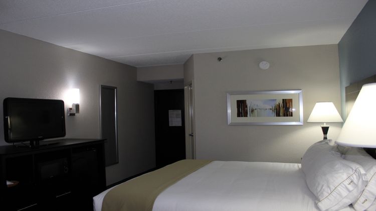 Holiday Inn Express Forsyth Room