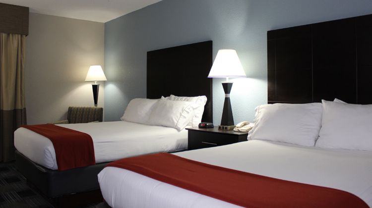 Holiday Inn Express Forsyth Room