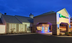 Holiday Inn Express & Suites Airport