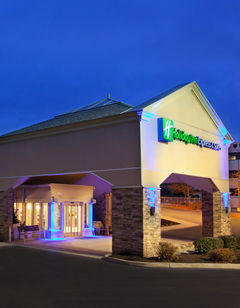 Holiday Inn Express & Suites Airport