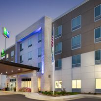 Holiday Inn Express Calhoun South