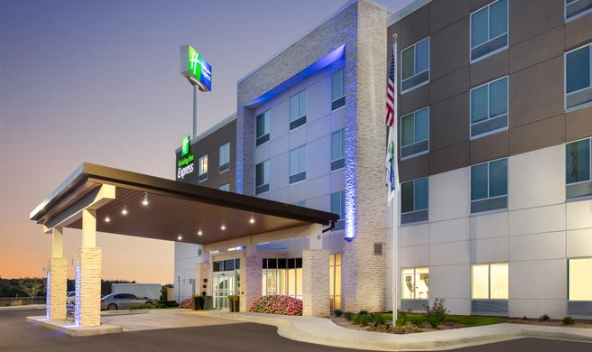 Holiday Inn Express Calhoun South Exterior