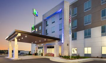 Holiday Inn Express Calhoun South