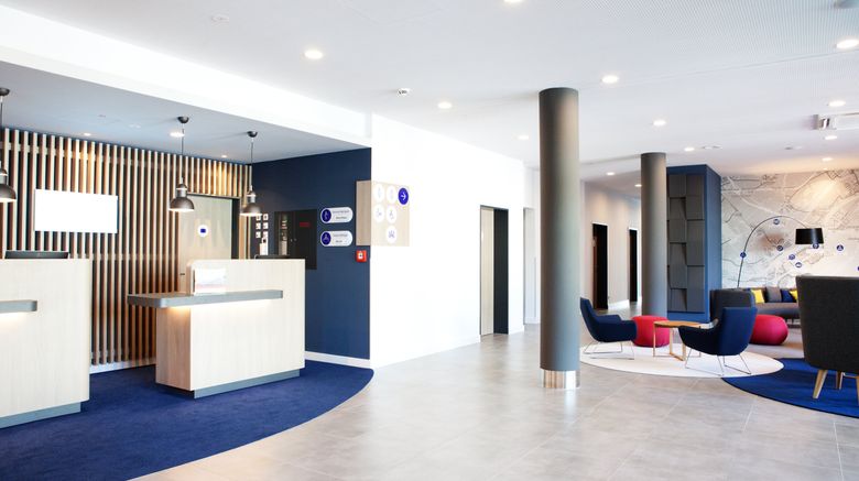 <b>Holiday Inn Express Frankfurt Airport Lobby</b>. Images powered by <a href="https://www.leonardoworldwide.com/" title="Leonardo Worldwide" target="_blank">Leonardo</a>.