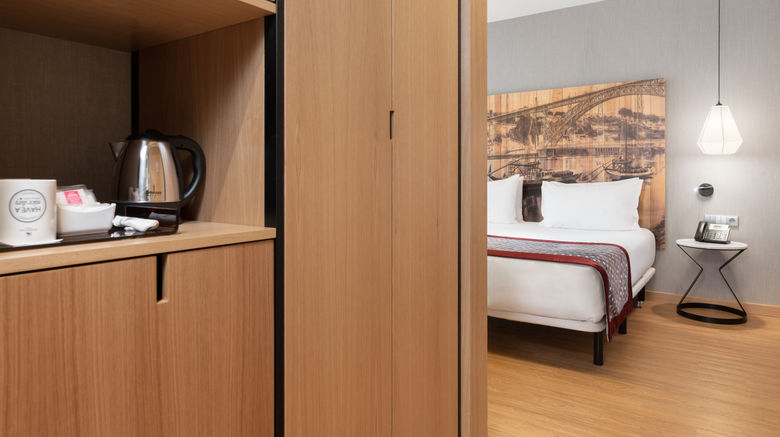 <b>Eurostars Porto Centro Room</b>. Images powered by <a href="https://www.leonardoworldwide.com/" title="Leonardo Worldwide" target="_blank">Leonardo</a>.
