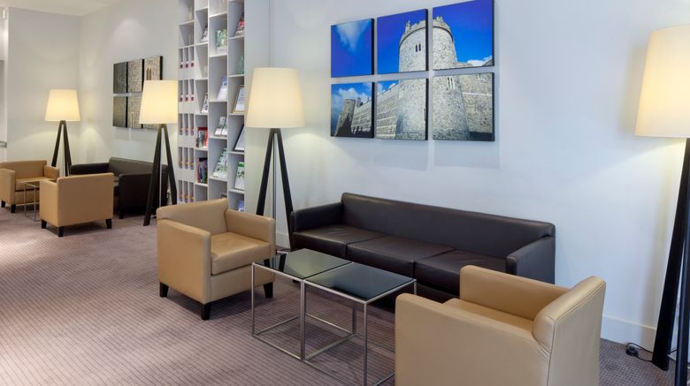 <b>Holiday Inn Windsor Lobby</b>. Images powered by <a href="https://www.leonardoworldwide.com/" title="Leonardo Worldwide" target="_blank">Leonardo</a>.