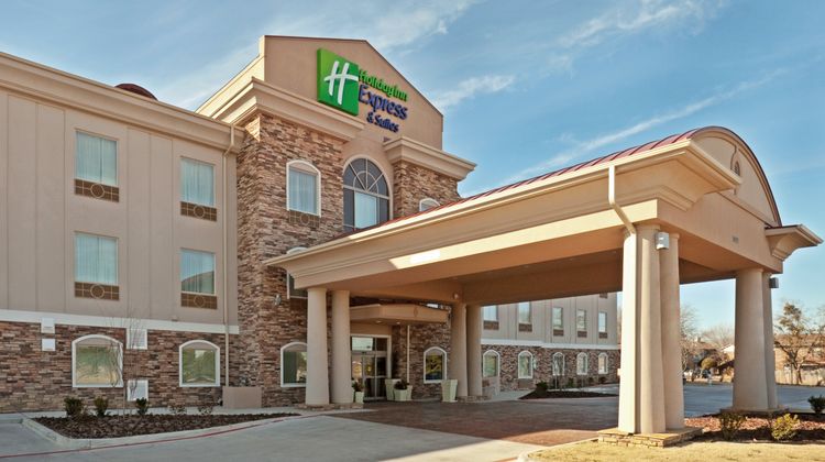 Holiday Inn Express Hotel & Suites Exterior