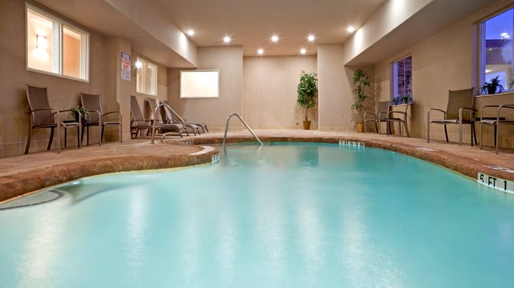 Holiday Inn Express Hotel & Suites Pool