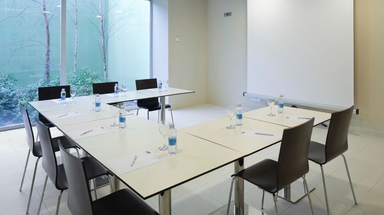 <b>Holiday Inn Express Pamplona Meeting</b>. Images powered by <a href="https://www.leonardoworldwide.com/" title="Leonardo Worldwide" target="_blank">Leonardo</a>.