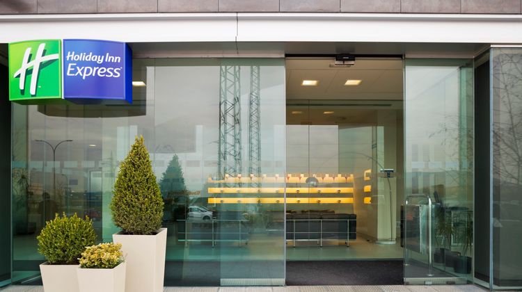 Holiday Inn Express Pamplona Exterior