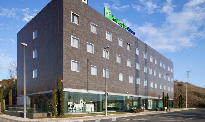Holiday Inn Express Pamplona Exterior