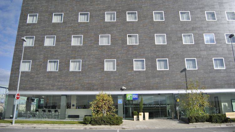 Holiday Inn Express Pamplona Exterior