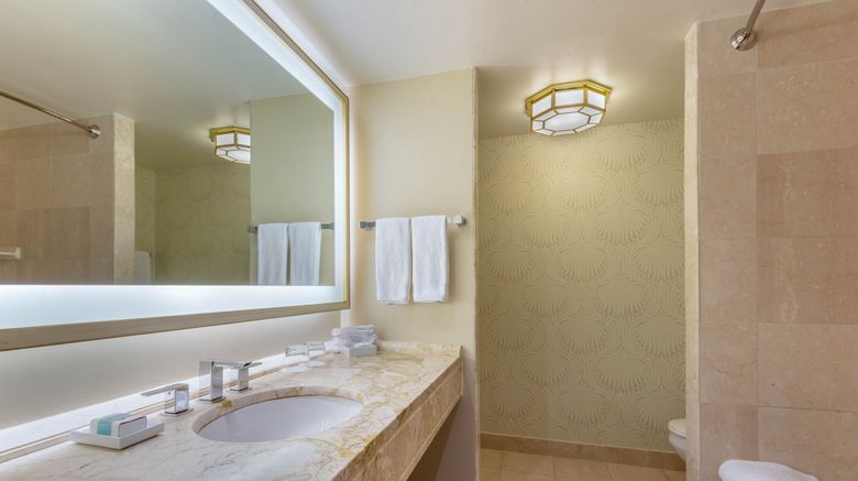 <b>Omni Mont-Royal Hotel Room</b>. Images powered by <a href="https://www.leonardoworldwide.com/" title="Leonardo Worldwide" target="_blank">Leonardo</a>.