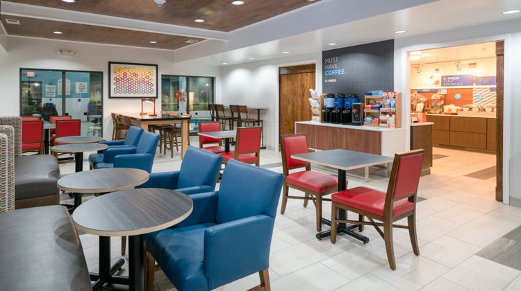 Holiday Inn Express Elkins Restaurant