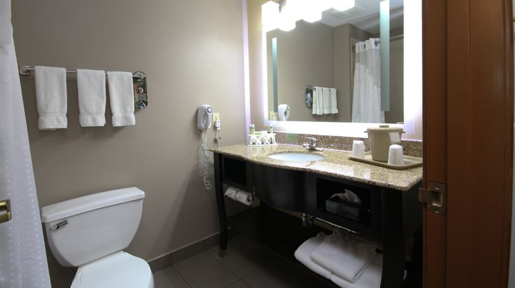 Holiday Inn Express Marshall Room
