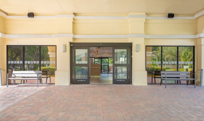 Holiday Inn Boca Raton-North Exterior