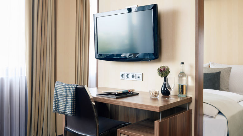 <b>Derag Livinghotel Duesseldorf Room</b>. Images powered by <a href="https://www.leonardoworldwide.com/" title="Leonardo Worldwide" target="_blank">Leonardo</a>.