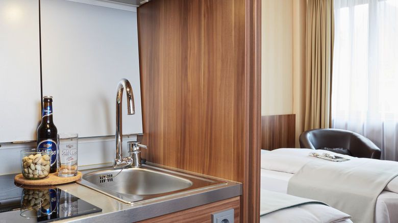 <b>Derag Livinghotel Duesseldorf Room</b>. Images powered by <a href="https://www.leonardoworldwide.com/" title="Leonardo Worldwide" target="_blank">Leonardo</a>.